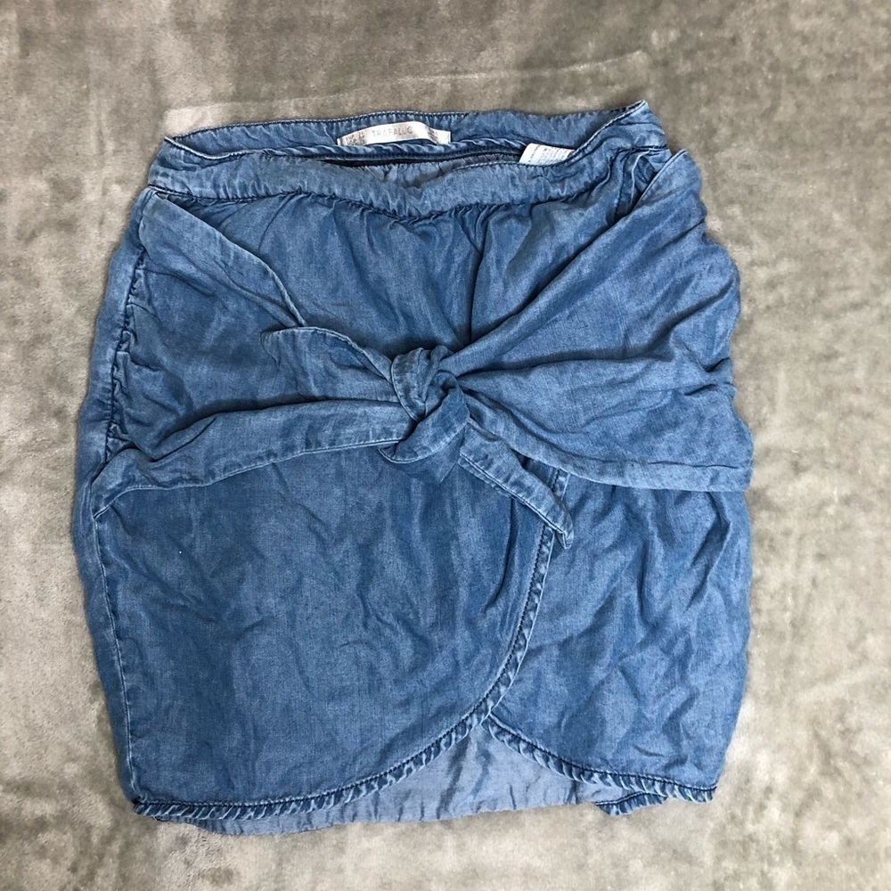 - ZARA Trafaluc Blue Chambray Faux Wrap Front Tie Skirt Women size 4